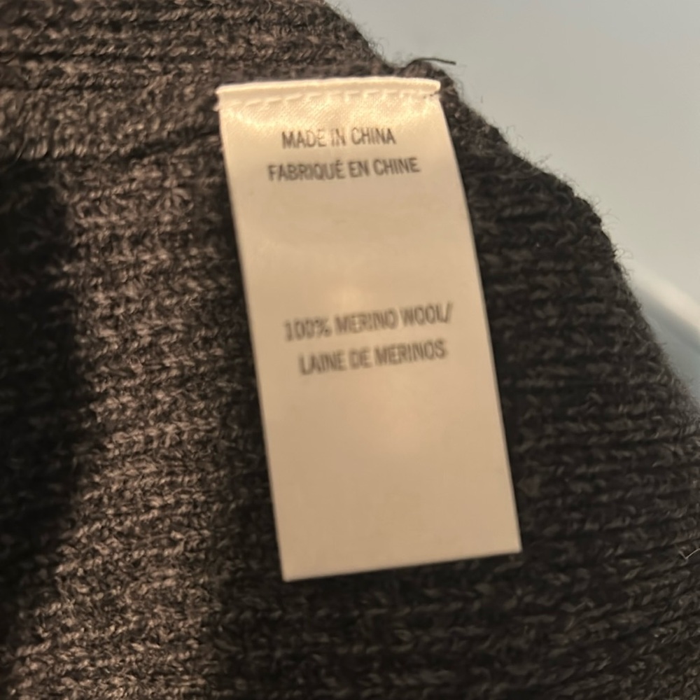 Theory Men's grey 1/4 zip sweater. Super soft knit - Picture 6 of 6